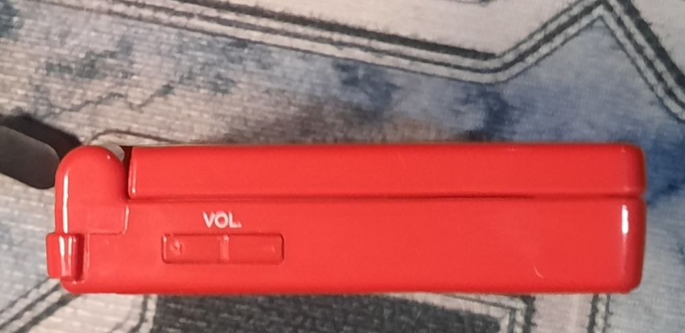 Nintendo Dsi FireRed в хорошем состоянии