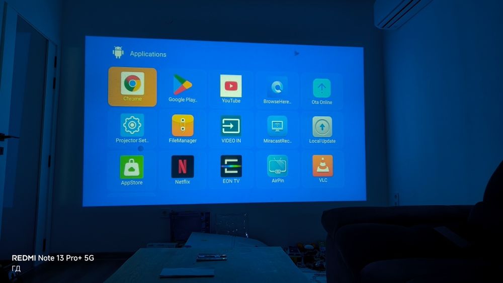 Проектор с андоид за домашно кино изживяване