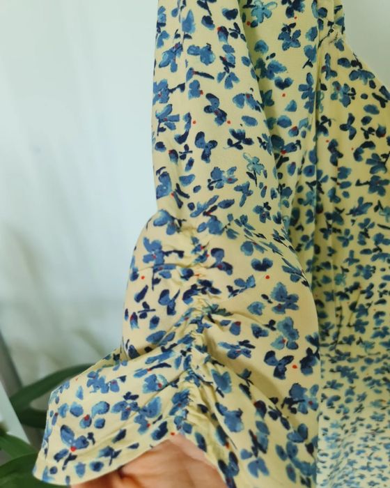 Намалени Рокли в отлично състояние за сезон пролет/есен