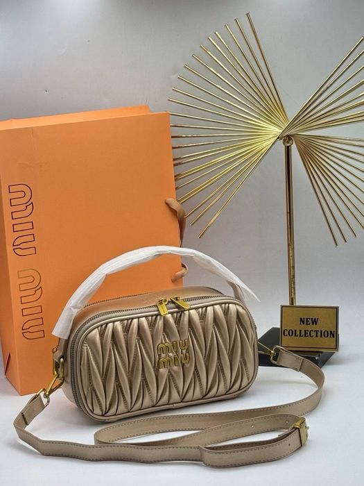 Geanta Miu Miu noua !!! Dimensiuni 24/13 !!!