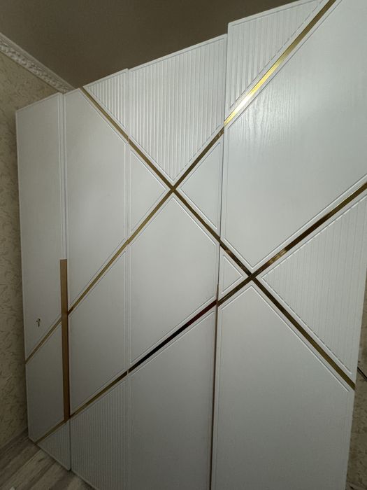 Шкаф 4 есикти  , жагдайы өте жақсы , қолданғанымызға 1 жыл бллды!