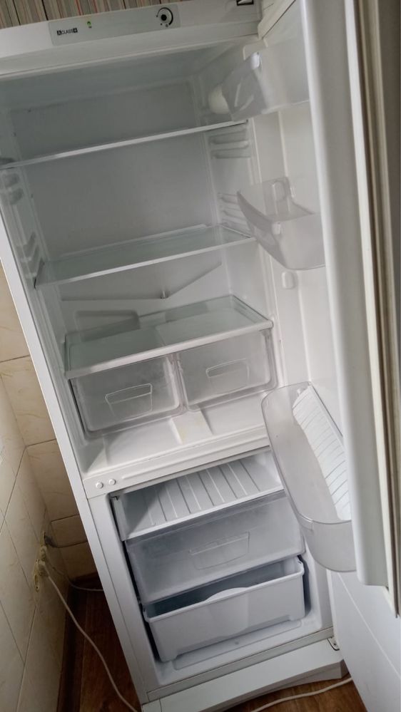 Продается б/у холодильник