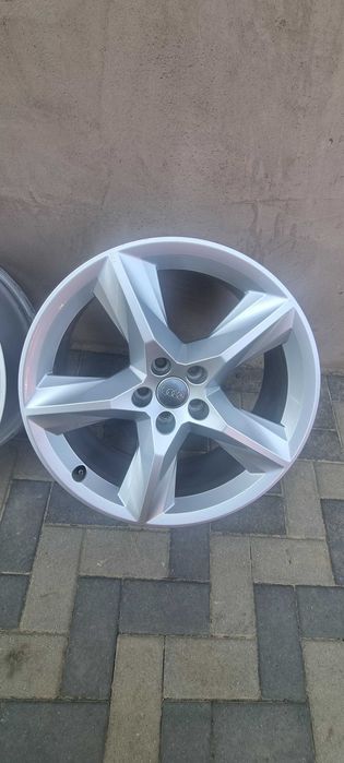 Jante R19 Audi  8.OJ×19H2 ET 28