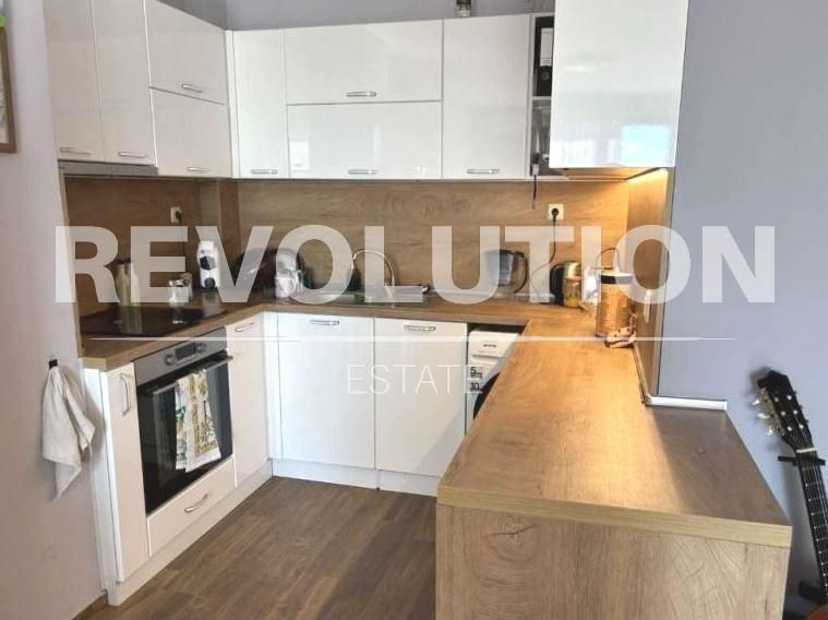 Двустаен апартамент в района на Владислав Варненчик!