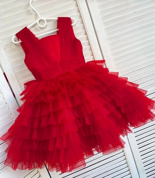 Rochie nouă, deosebit de frumoasă