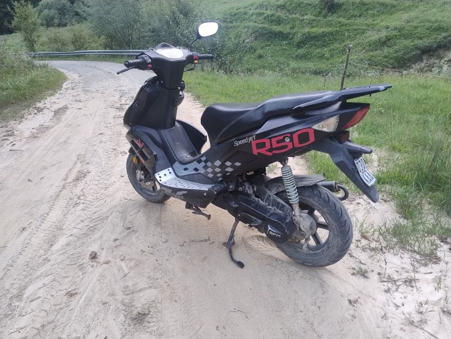 Vând scuter 80cc