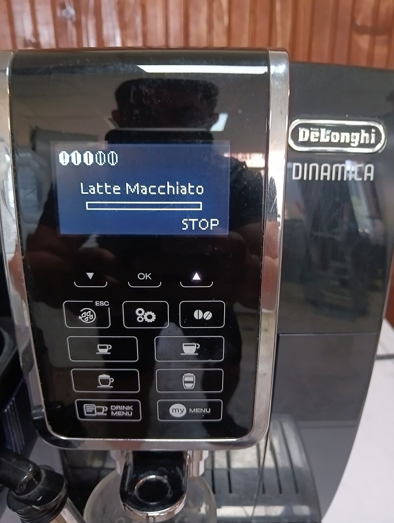 Кафе автомат Delonghi Dinamica перфектен с гаранция!