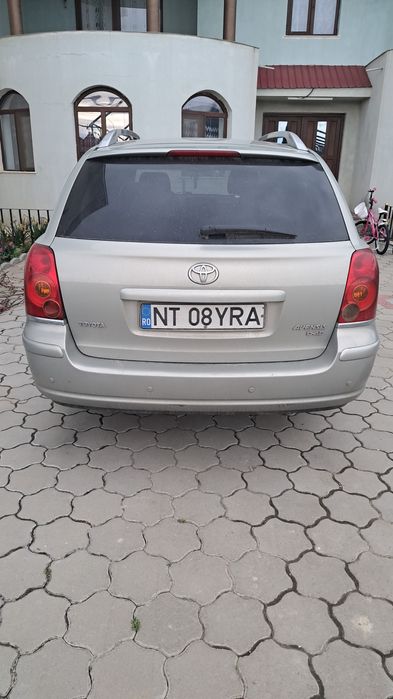 Vând Toyota avensis