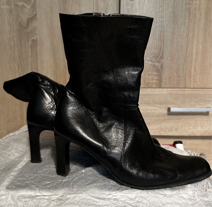 Дамски черни боти с висок ток