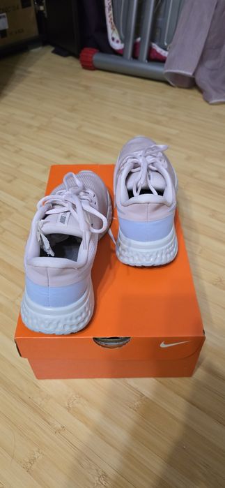 NIKE revolution 5 woman