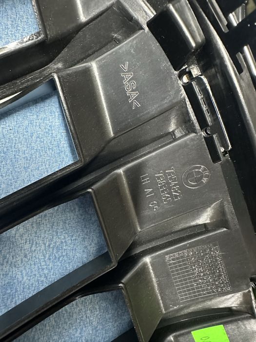 Grilă stânga bară față bmw x1.f48.cod:7354823.