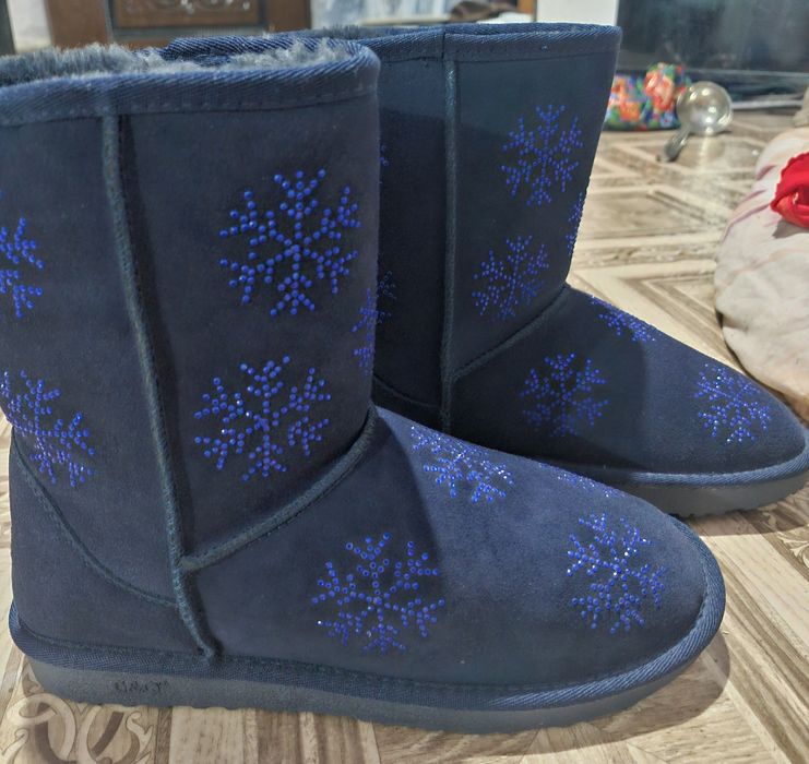 Продается угги женская.