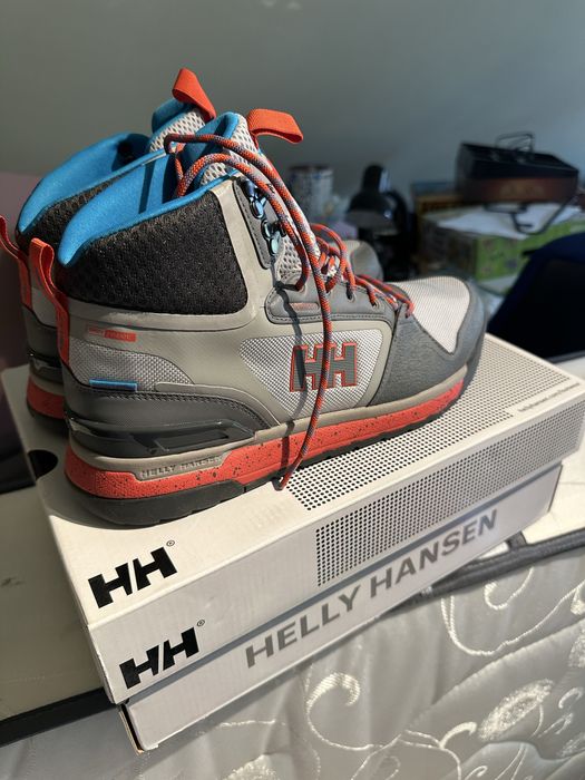 Ghete noi Helly Hansen inpermeabile marimea 41