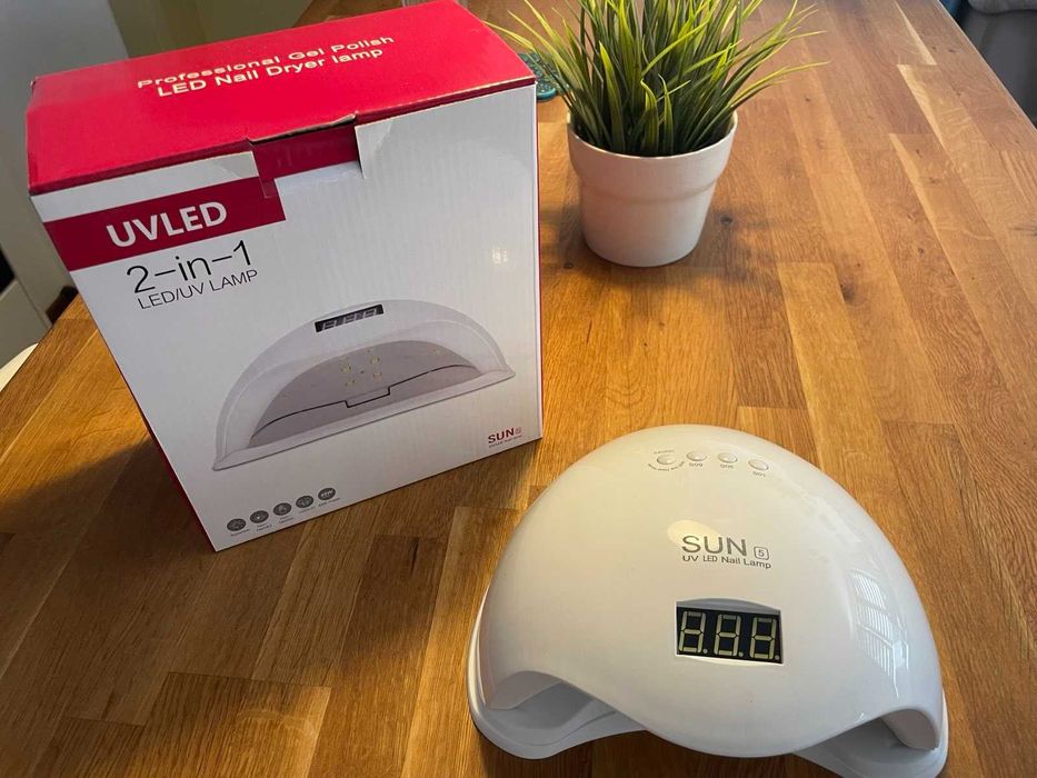 UV LED лампа за гел лак