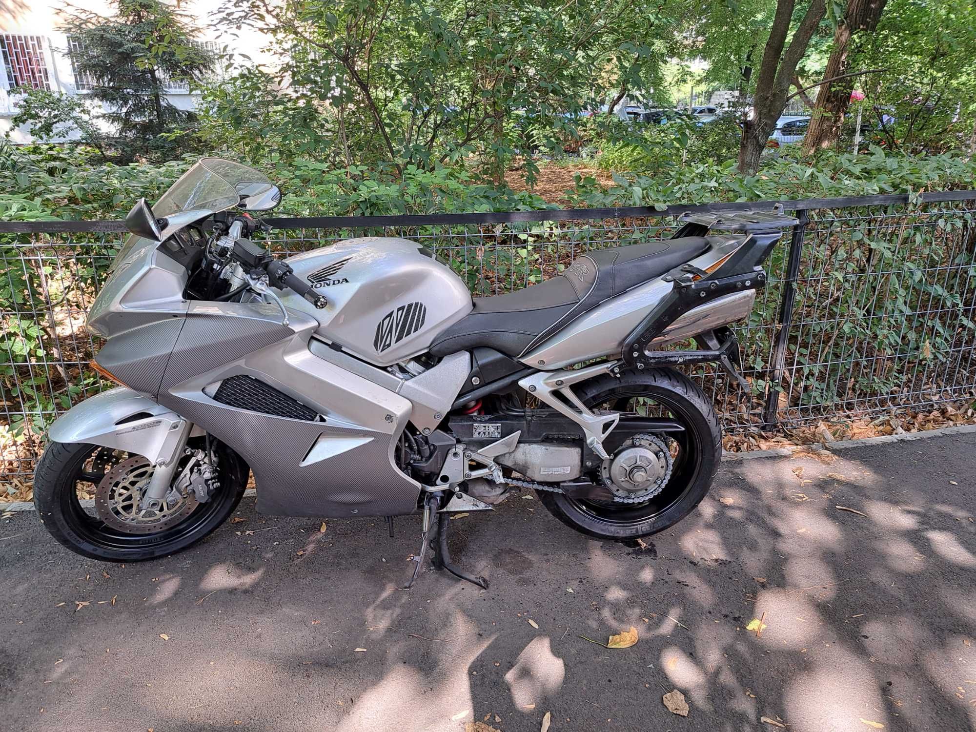 Honda vfr 800 v-tec interceptor