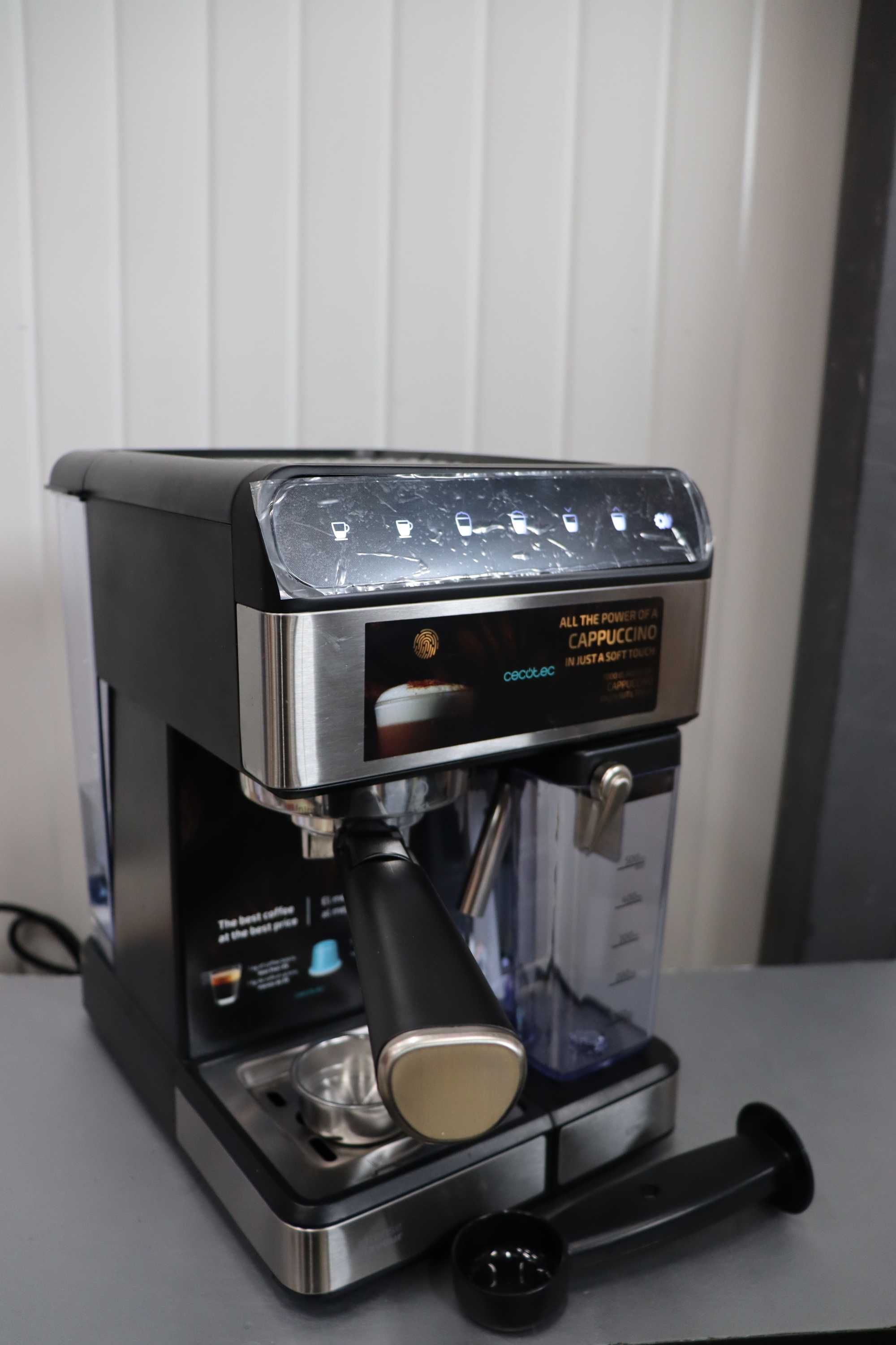 Полуавтоматична кафемашина Cecotec Power Instant-ccino 1350W, 1.4л