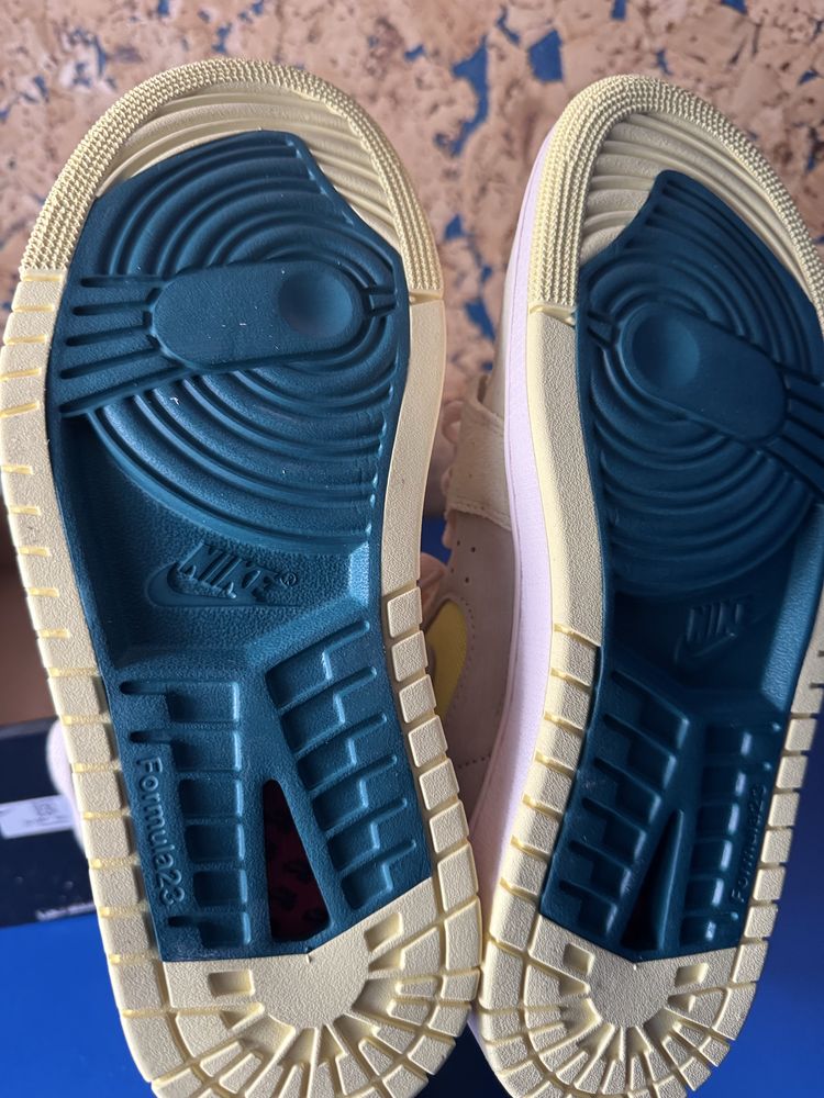 Vând Jordan 1 Zm Air Cmft 2