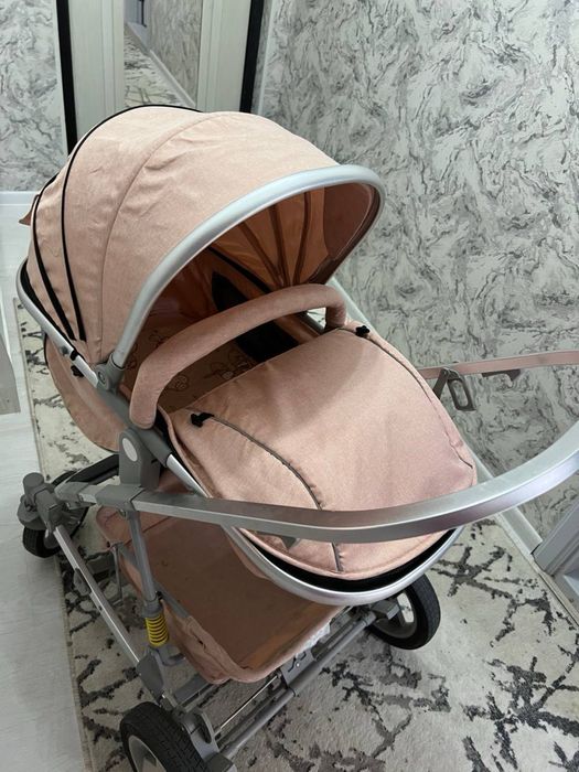 Коляска розового цвета