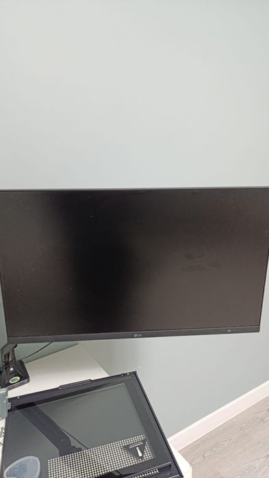 Манитор 75 герц от LG