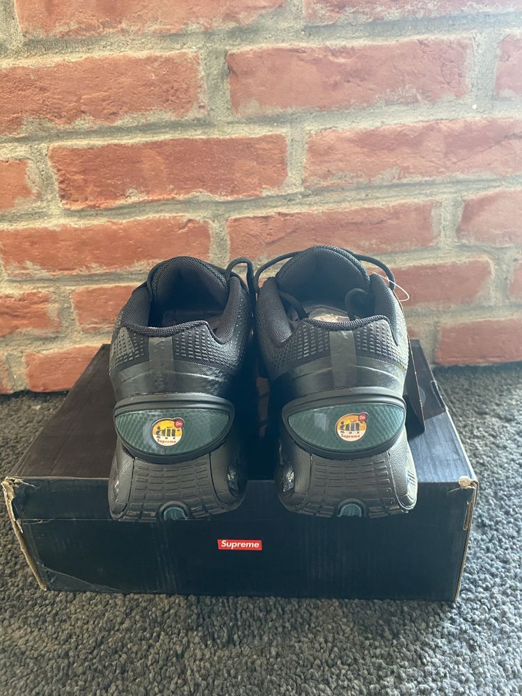 Nike dn supreme.