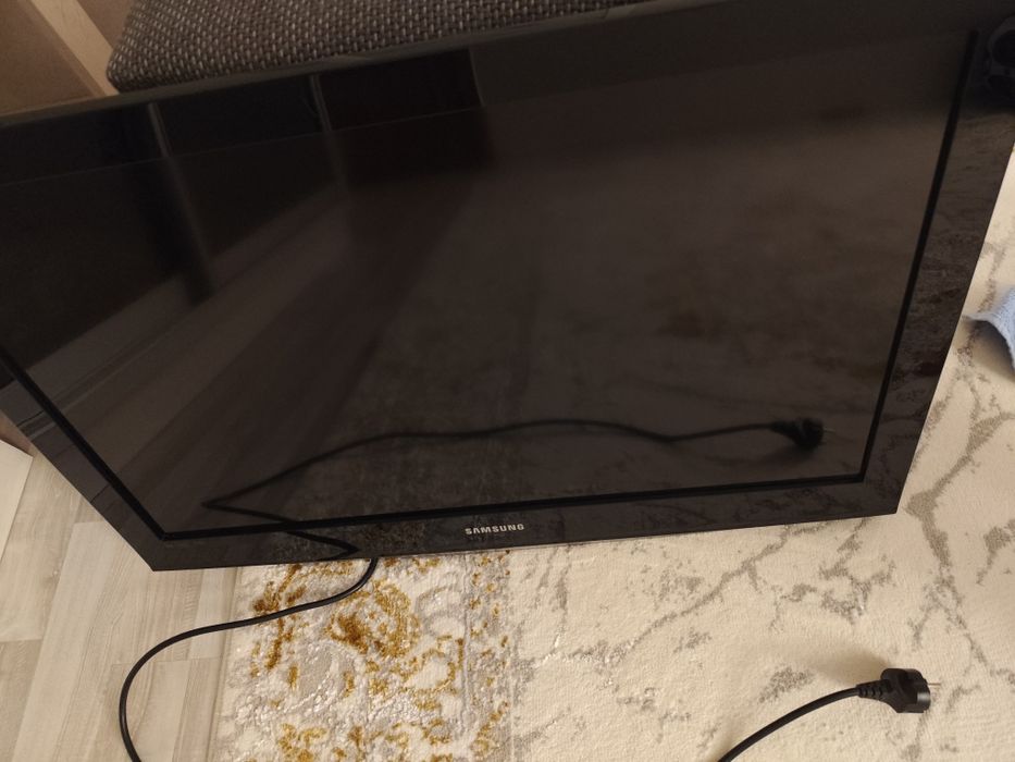 Самсунг ЖК,не смарт,в рабочем состоянии