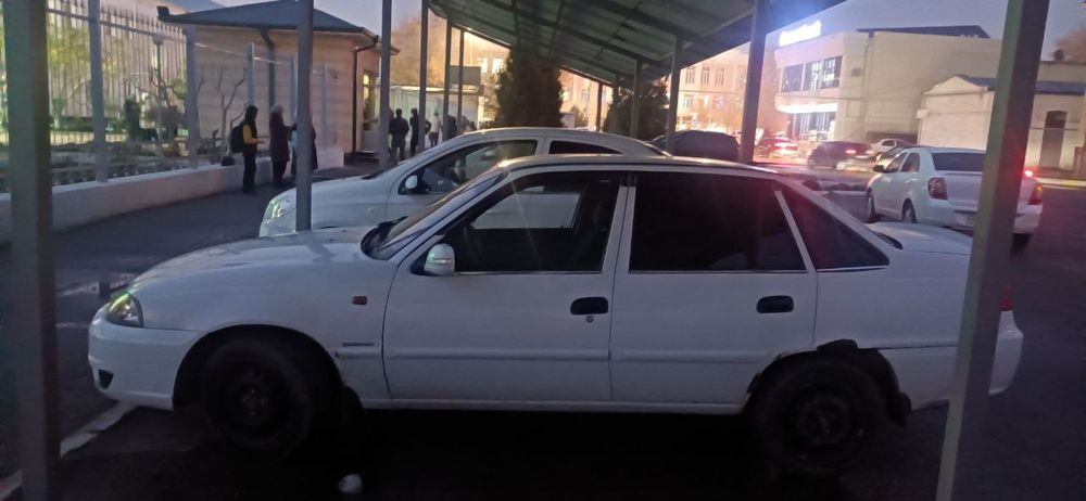 Nexia 2 sotiladi 1.6 2010 yil tez va arzon sptiladi