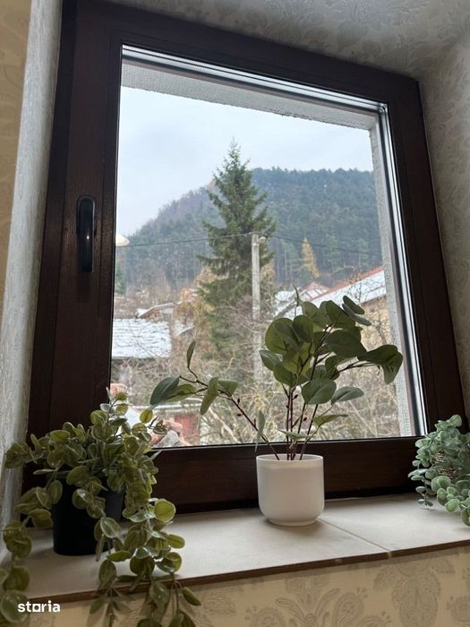 Casă cu 2 apartamente și garaj în schei centrul vechi