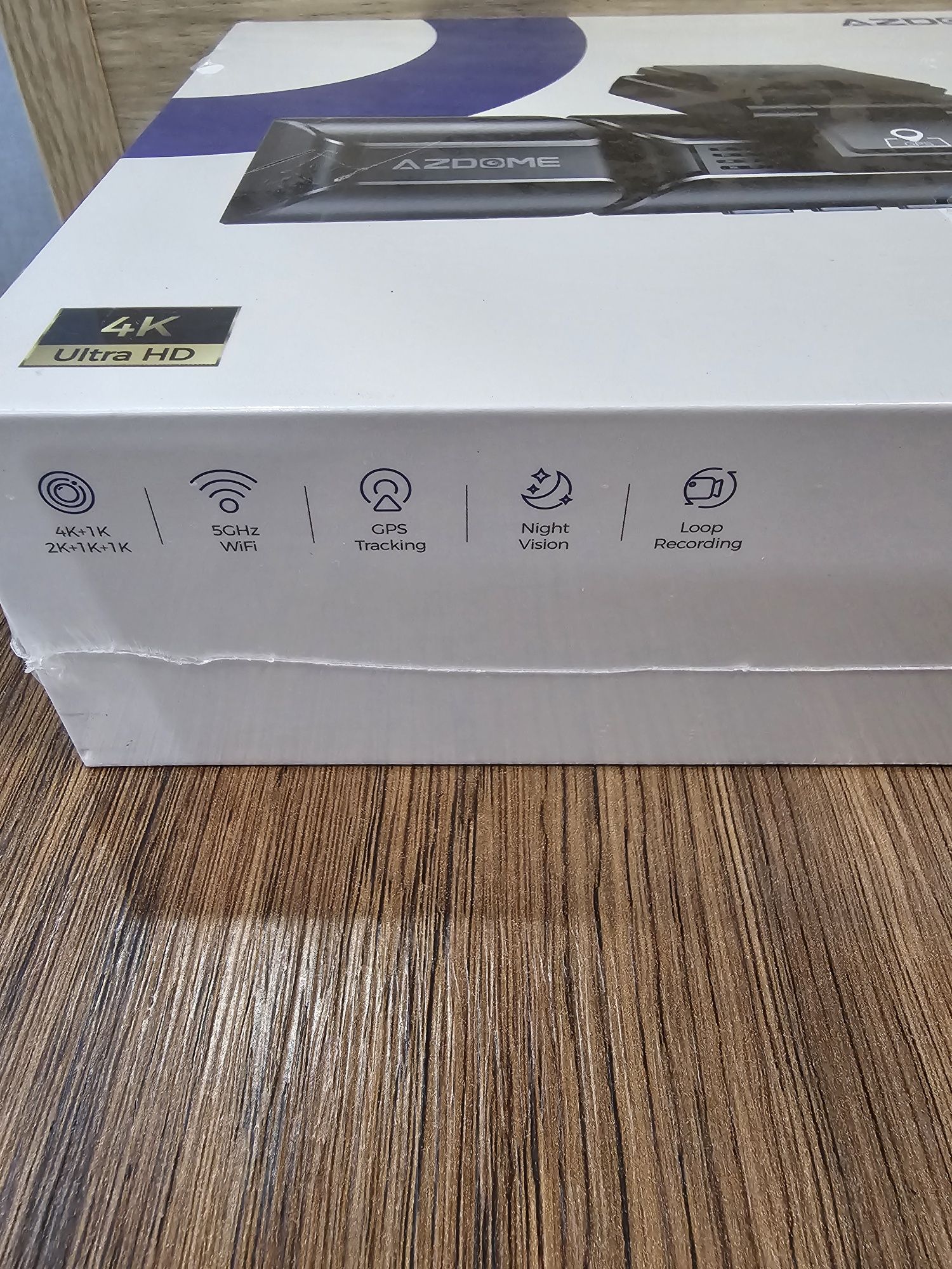 Видеорегистратор Azdome M550 Pro с 3 камерами, запечатанный.