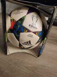 Official 2015 UEFA Champions Final Berlin, Ball in the box