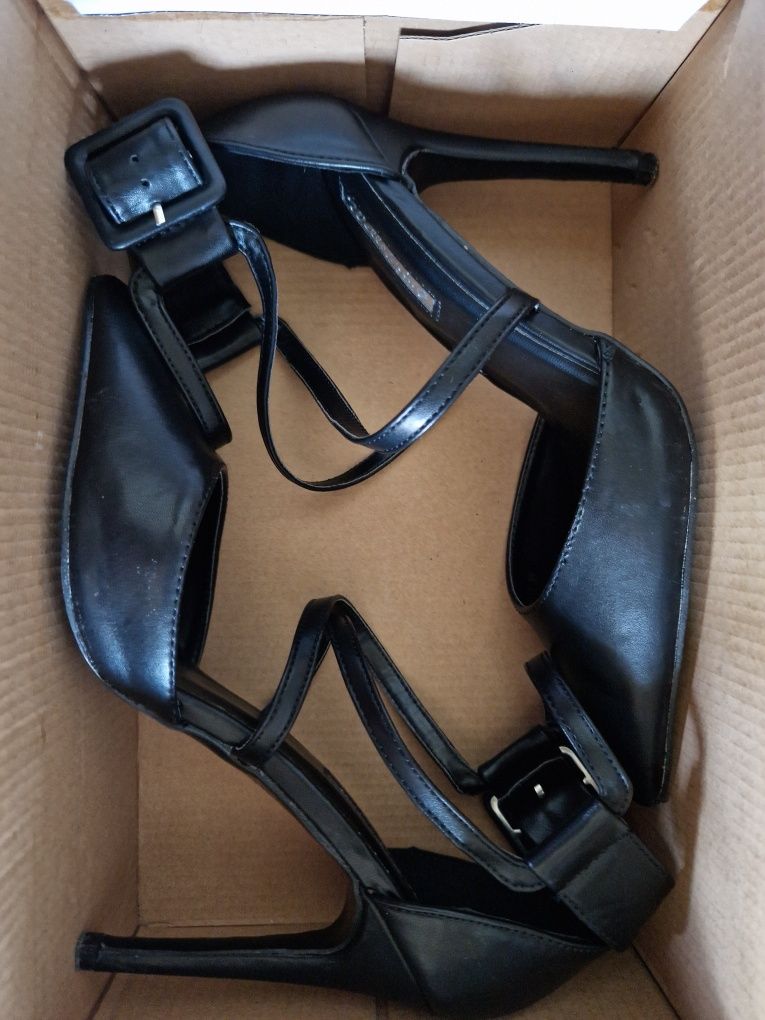 Pantofi stiletto negru elegant