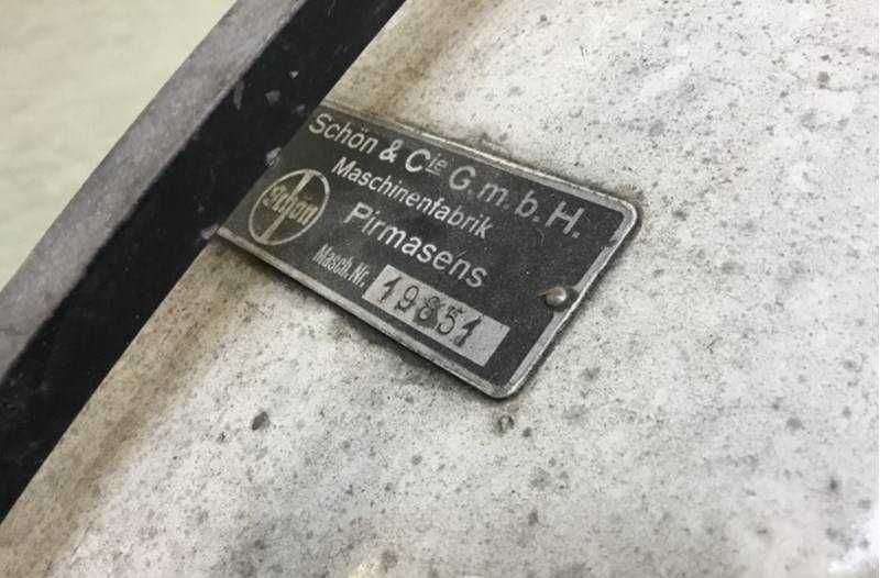 Masina de croit piele sau carton , Stanta cu o coloana Schön & Cie