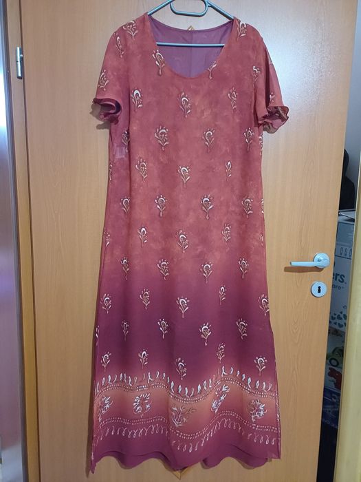 Vand rochie lunga, XL, fără defecte