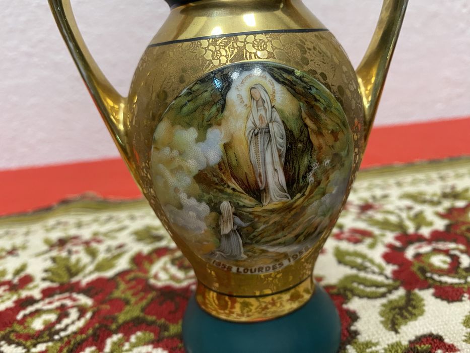 Винтидж вазичка Limoges Lourdes 1858-1958 златна украса Франция