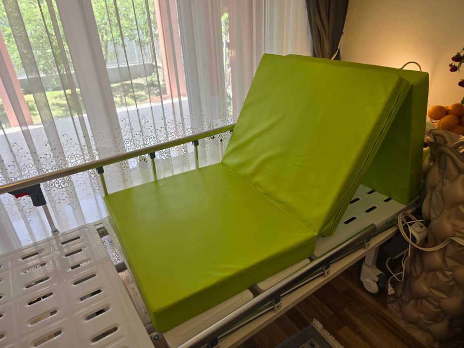 Pat medical 3 segmente + saltea nouă + saltea antiescară gratuit