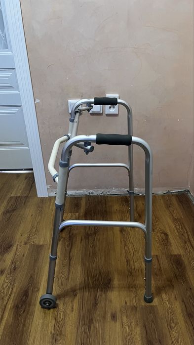 ходунок для инвалидов