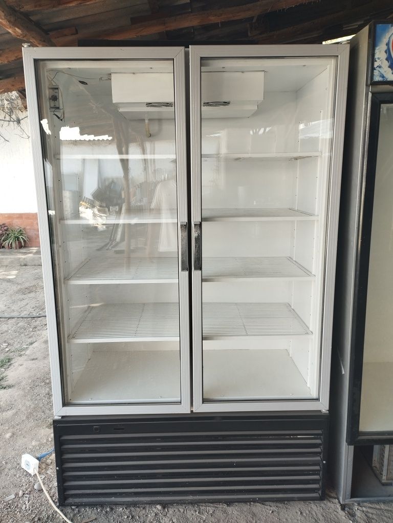 AZN  vitrina haladinik