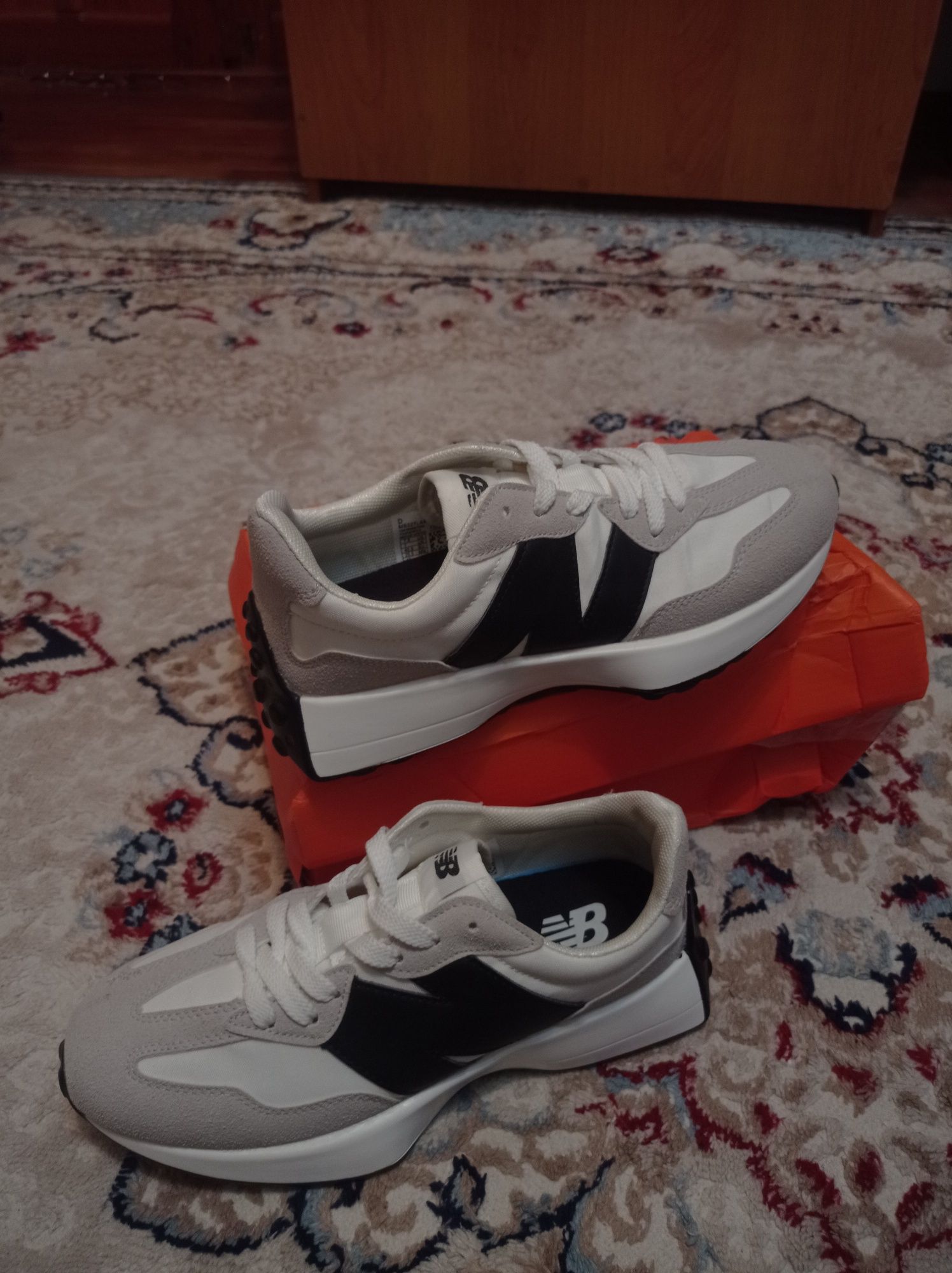 Белый красовка new balance 327