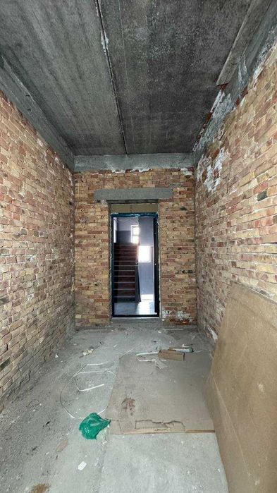 Фарғона ш. Уржуза 2 қаватда 1 хонали квартира сотилади.ID: 1516