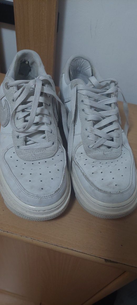 Vând nike air  force low white