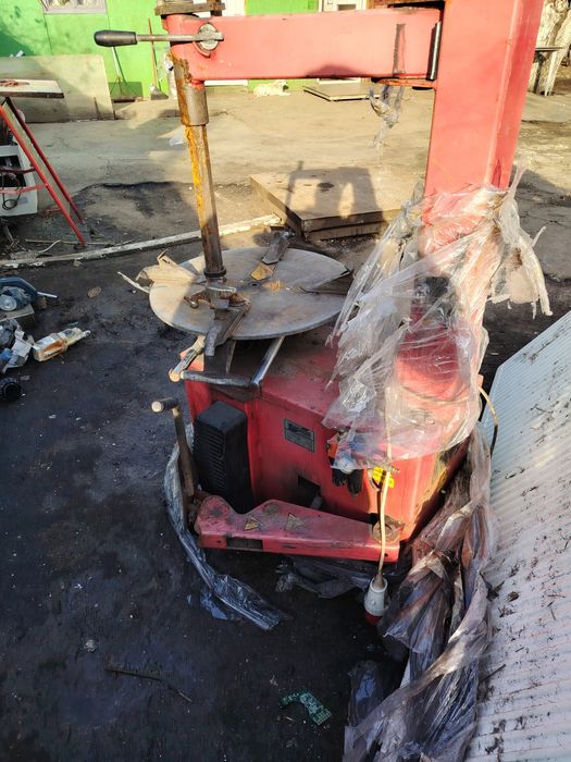 Mașina dejantat roți pentru piese