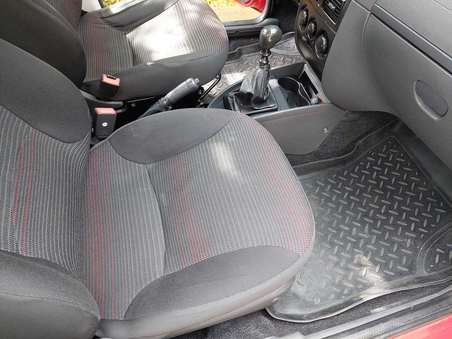 Fiat Albea, 1368 cm³, benzină, anul fabricației 2008