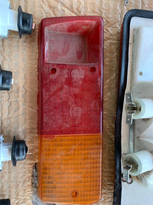 Vand lampi spate Dacia 1300/ sh/orice piesa