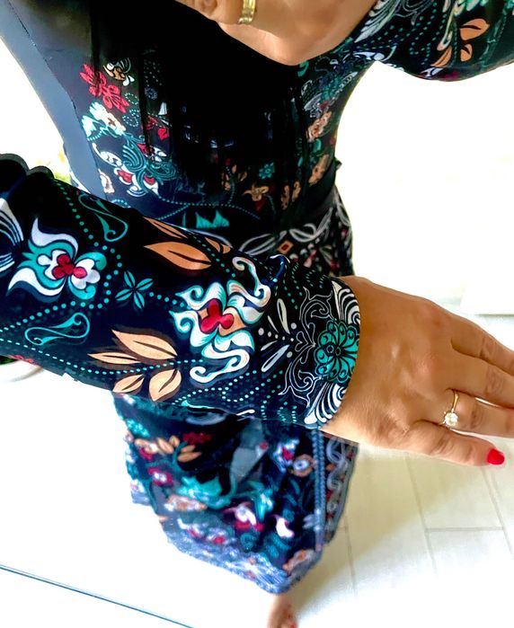 Бански с дълъг ръкав и парео-Намален