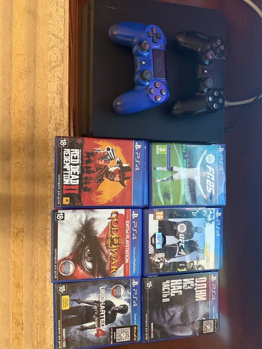 Продам ps4 slim в хорошем состояний