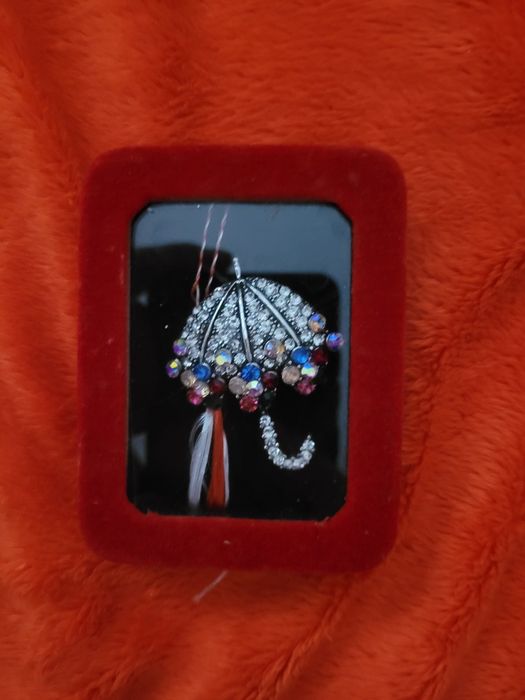 Mărțișoare cu diamante