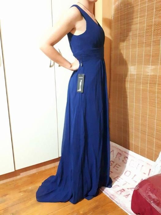 Дълги рокли с ефектен гръб