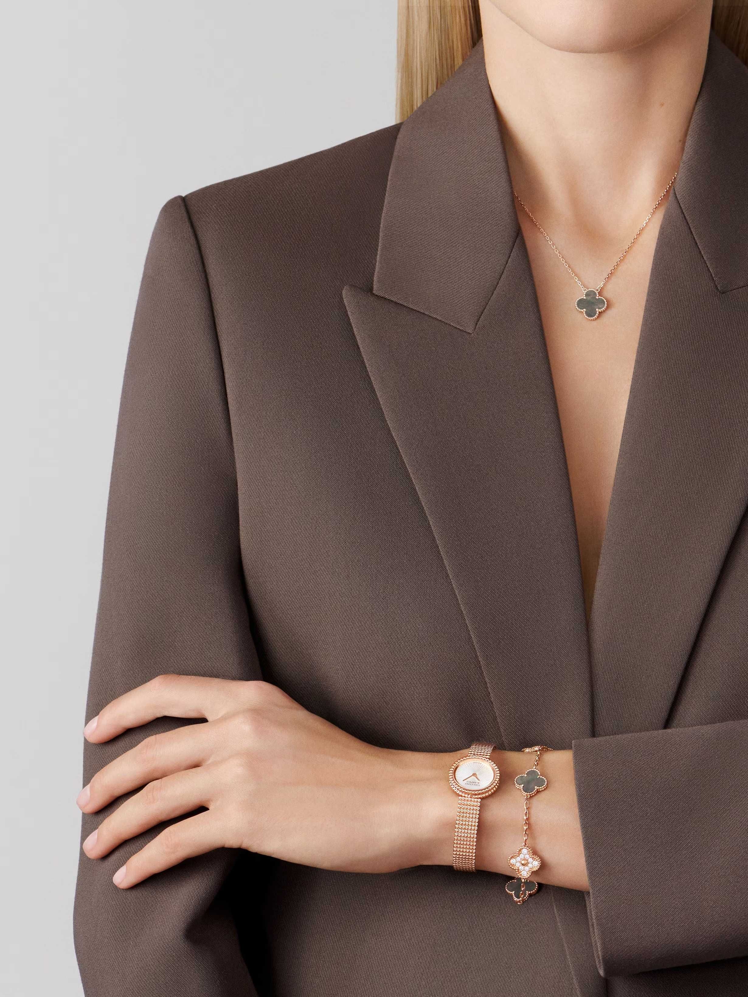 Van Cleef & Arpels VCA Rose Grey Mother Vintage Alhambra Дамска Гривна