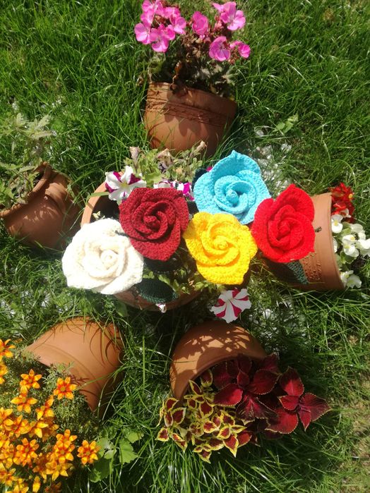 Ръчно изплетени рози