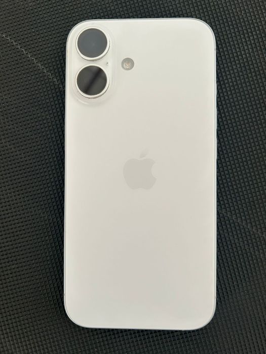 Продаю айфон 16 128 г памят