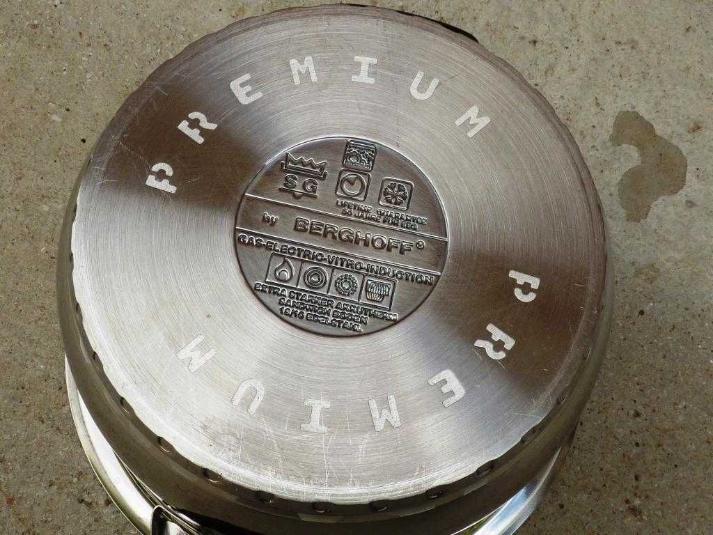 Отлична немска стоманена тенджера с метален капак BergHoff,обем 3.8л.